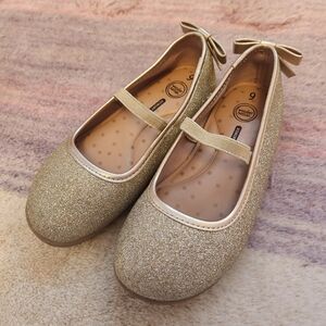 Girls size 9 toddler gold dress shoes
